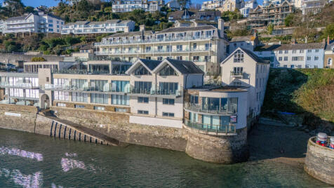 Estura, Salcombe