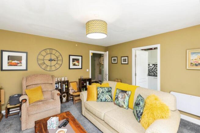 2 bed Flat for sale Image 5