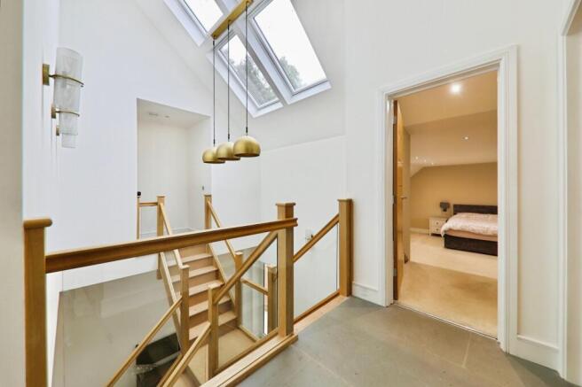 5 bed Detached for sale Image 12