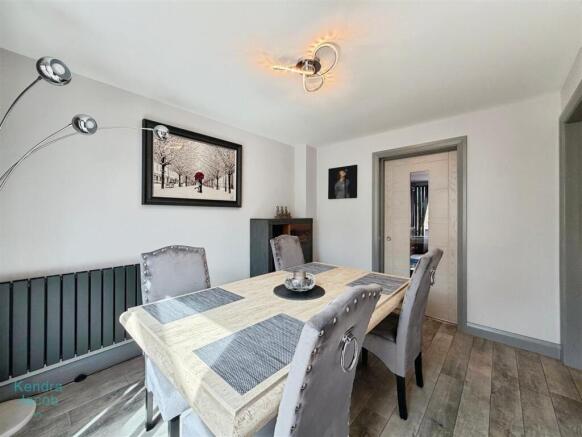 4 bed Detached for sale Image 11