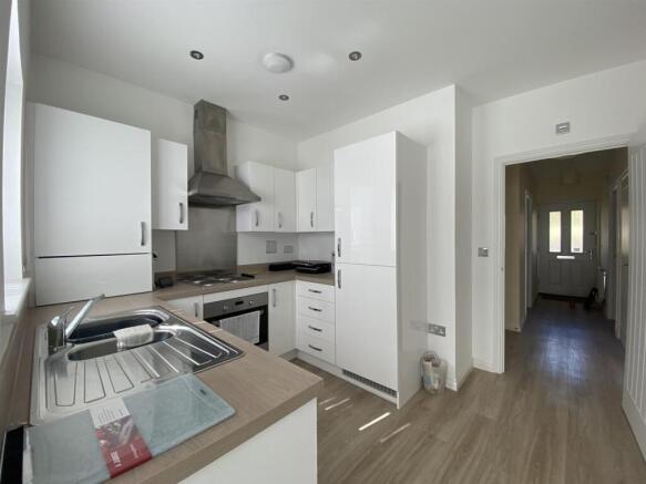 2 bed Detached Bungalow to rent Image 4