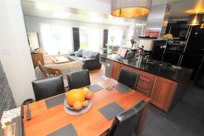 Kitchen/Dining Room