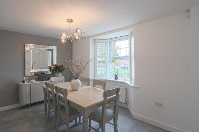 5 bed Detached for sale Image 9