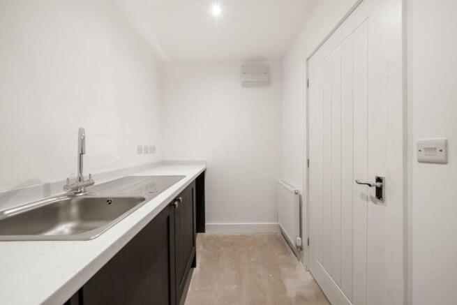 5 bed Detached for sale Image 6