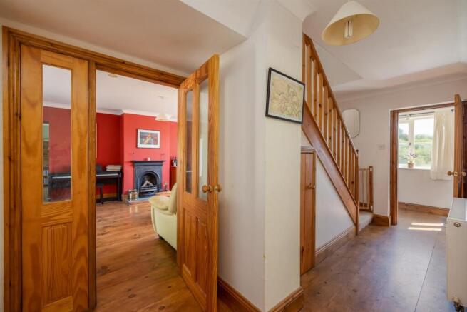 5 bed Detached for sale Image 9