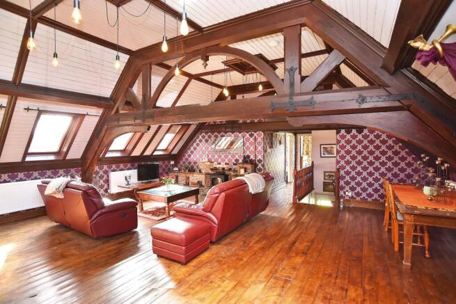 10 bed Detached for sale Image 4