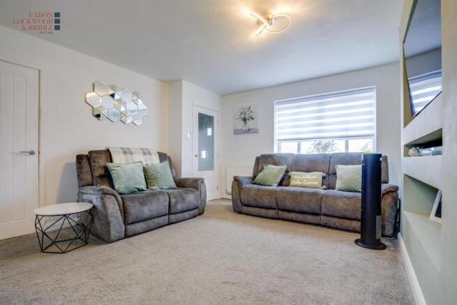 3 bed House for sale Image 4