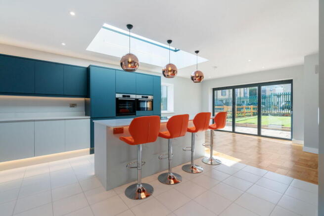 4 bed Cottage for sale Image 8