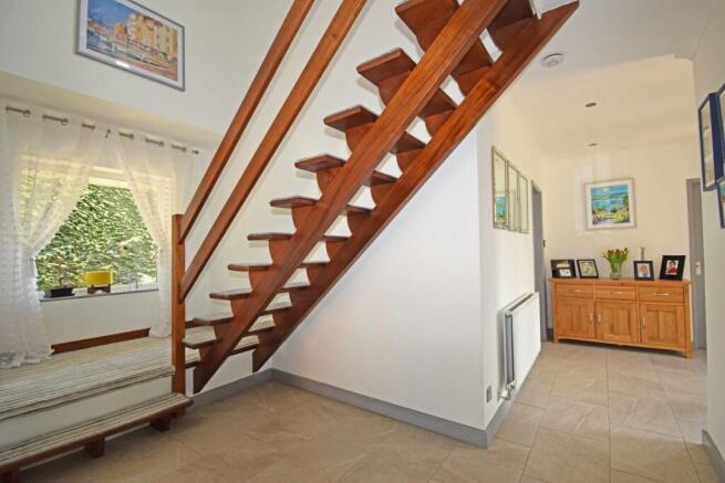 48 Santridge Lane, hall stairs.jpg