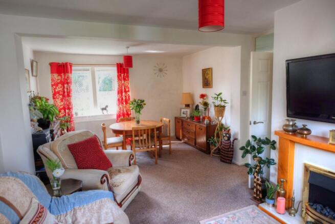 Lounge/Dining Room