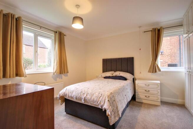 2 bed Flat for sale Image 8