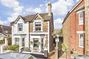 5, Wellington Road, Horsham RH12 1DD