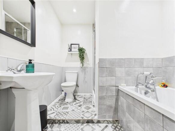 FOUR PIECE BATHROOM SUITE