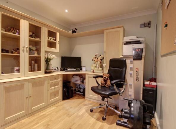 Bedroom/office/garage