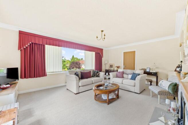 5 bed Detached for sale Image 7