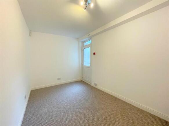 1 bed Flat to rent Image 5