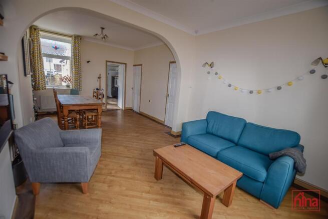 Lounge/ Dining Room