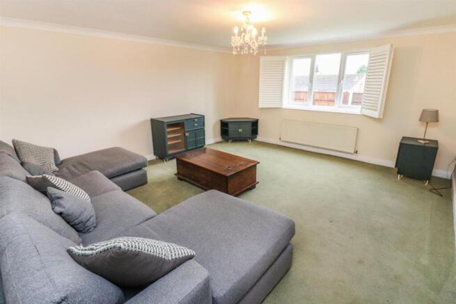Lounge/ Dining Room