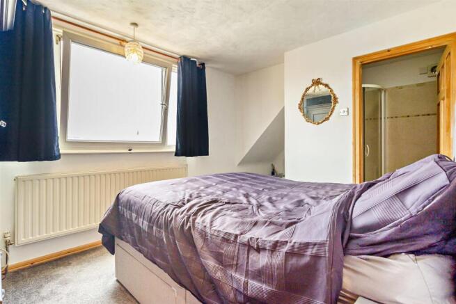 3 bed Semi-Detached for sale Image 9