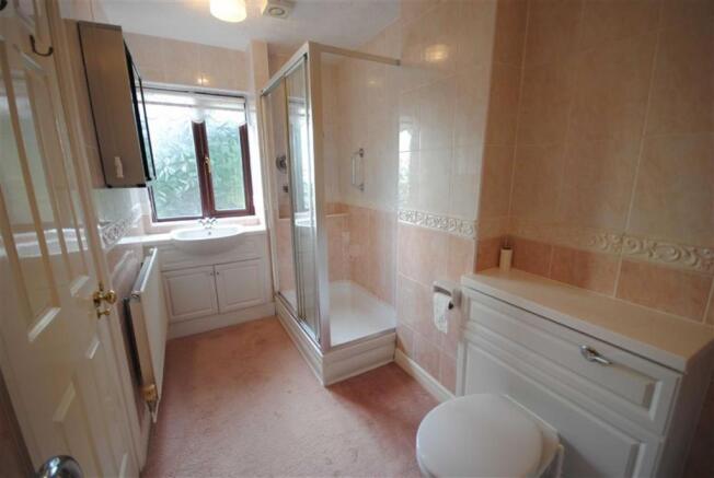 BATHROOM EN SUITE