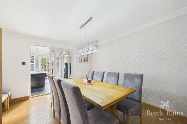 4 bed Detached for sale Image 9