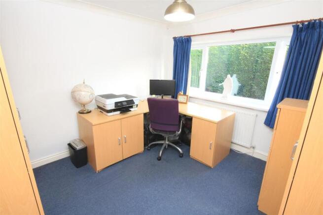OFFICE/ CRAFT ROOM