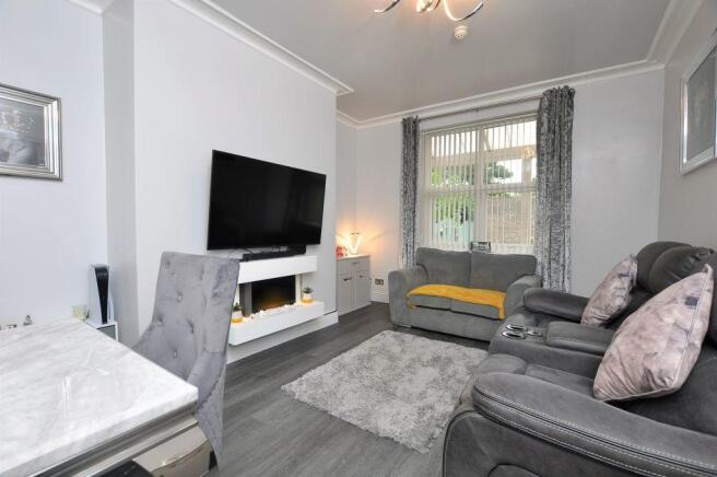6 bed Semi-Detached for sale Image 5
