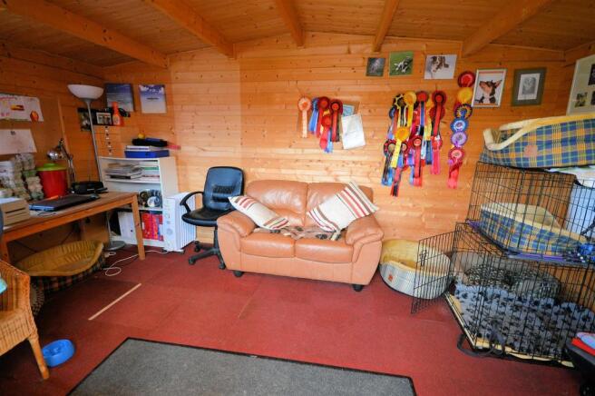 SUMMERHOUSE INTERNAL.jpg