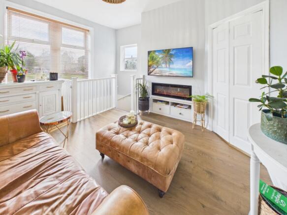 CAM04233G0-PR0058-STILL002