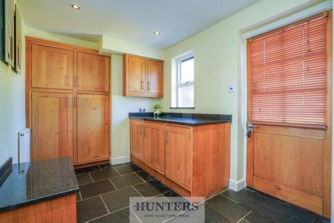 5 bed Detached for sale Image 7