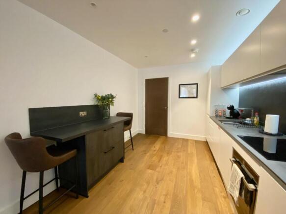 1 bed Apartment to rent Image 6