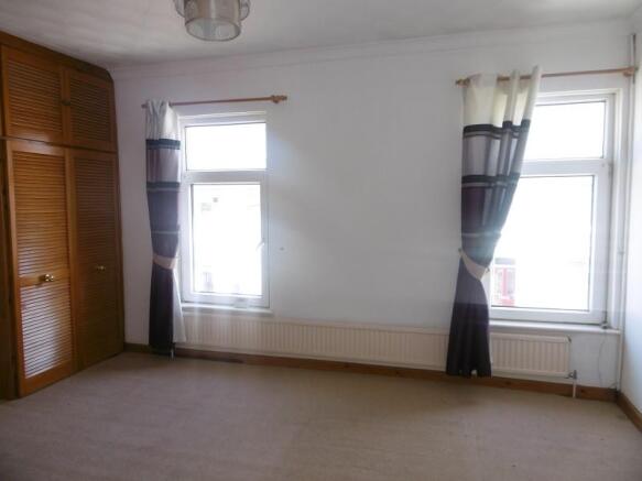 Bedroom 1 (FRONT)