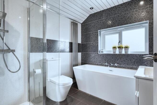 4 bed Detached for sale Image 12