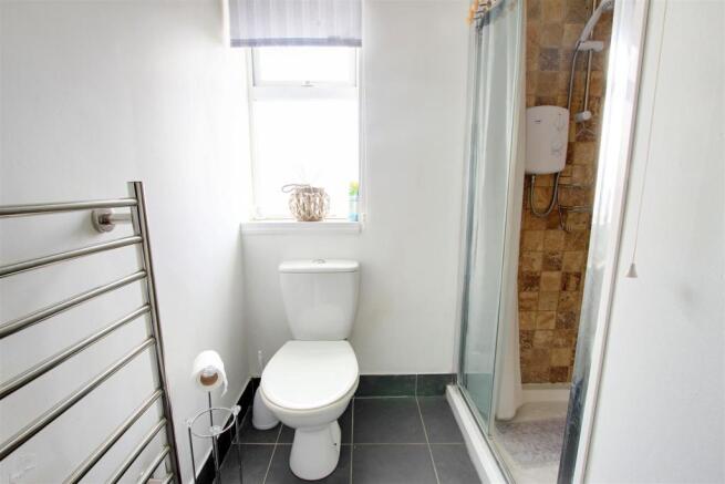 Flat 3 shower room