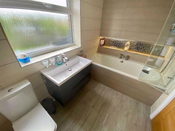 FAMILY BATHROOM