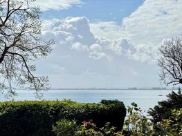 105, Grand Parade, Leigh-on-sea SS9 1DW