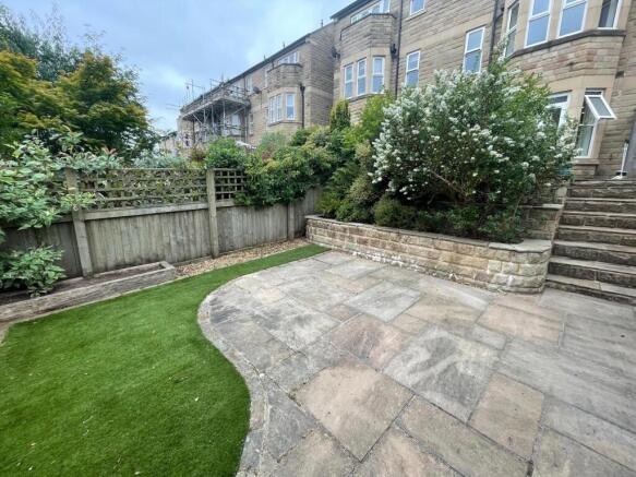 4 bed House to rent Image 10