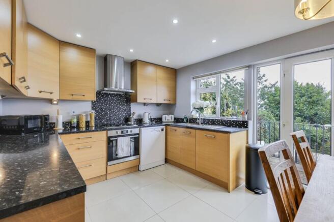 3 bed Semi-Detached for sale Image 4