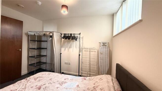 2 bed Apartment to rent Image 9