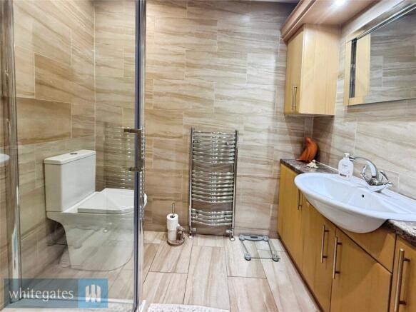 4 bed Bungalow for sale Image 8