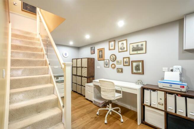 3 bed Flat for sale Image 10
