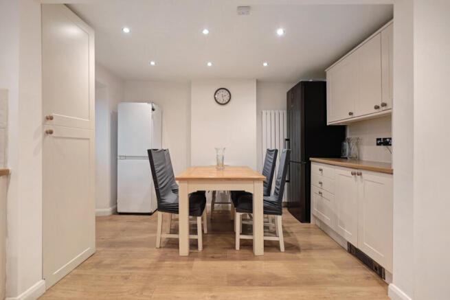 4 bed Semi-Detached for sale Image 6
