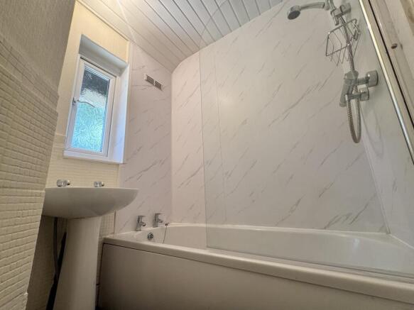 3 bed Semi-Detached to rent Image 7