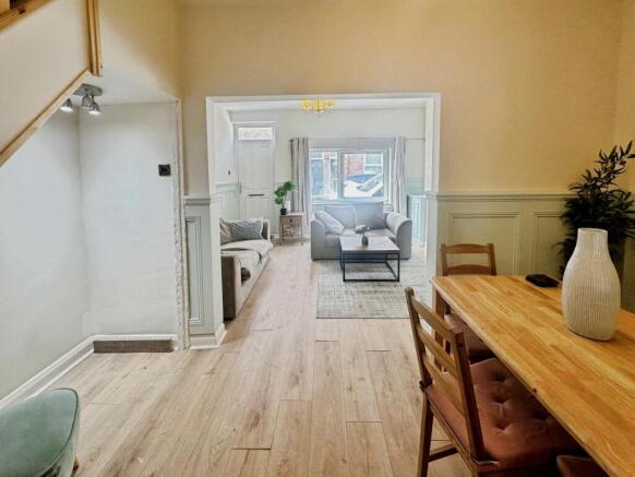 2 bed End of Terrace to rent Image 5