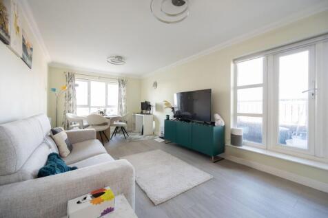 Omega Court, Watford, WD18
