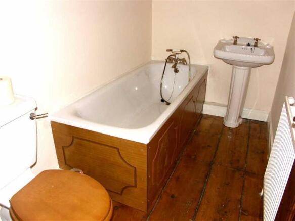 BATHROOM/WC