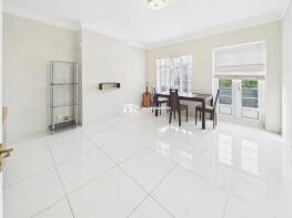 4, Edgwarebury Court, Edgwarebury Lane, Edgware HA8 8LP