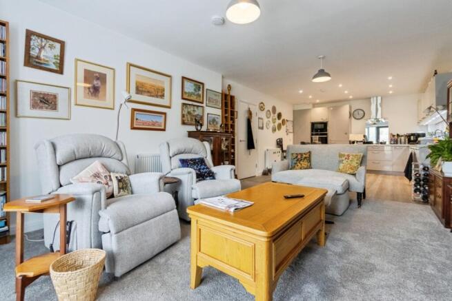 2 bed Flat for sale Image 8