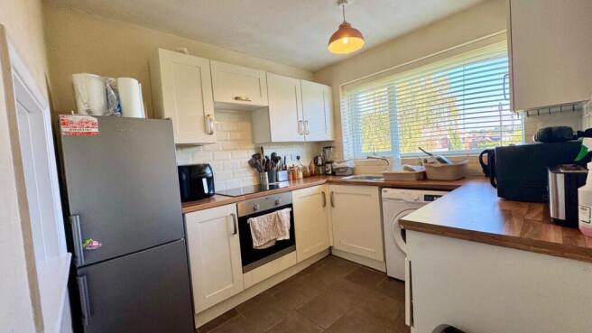 Avon Court, Netley Abbey, Southampton photo 3