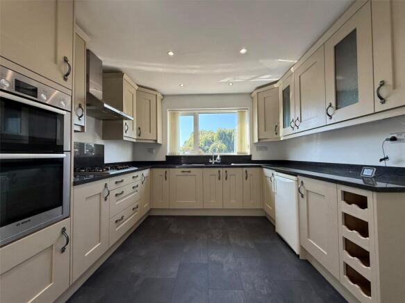 4 bed Detached for sale Image 4
